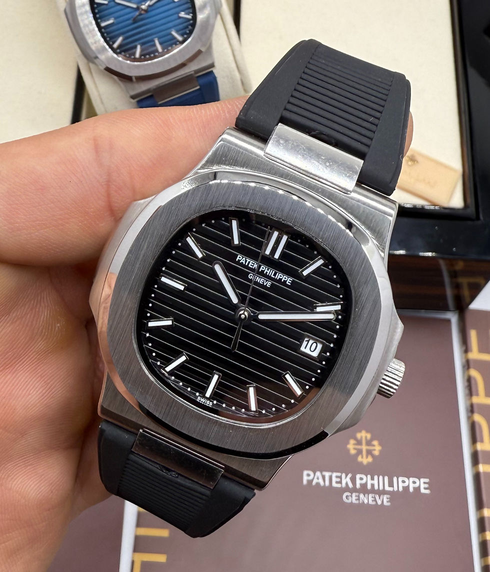 Patek Philippe Nautilus 39mm, Mostrador Preto, Pulseira Borracha
