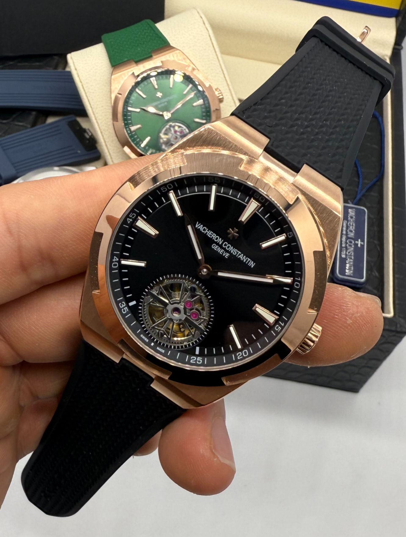 Vacheron Constantin Overseas Turbilhão Aço/Rose 40mm, Mostrador Preto