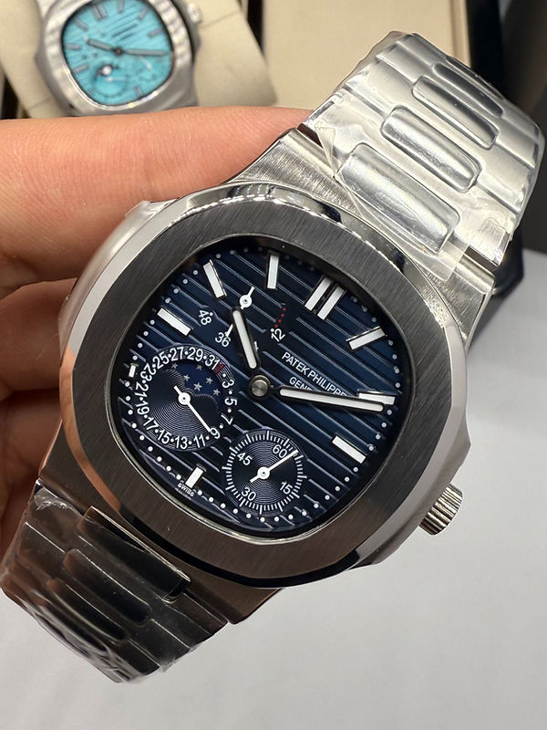 Patek Philippe Nautilus Fases da Lua 40mm, Aço, Mostrador Azul