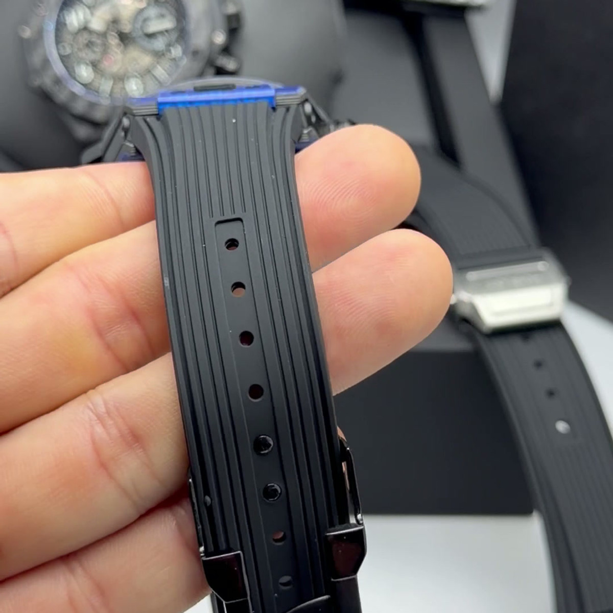 Hublot Big Bang 20th Anniversary King Blue Carbon 43mm