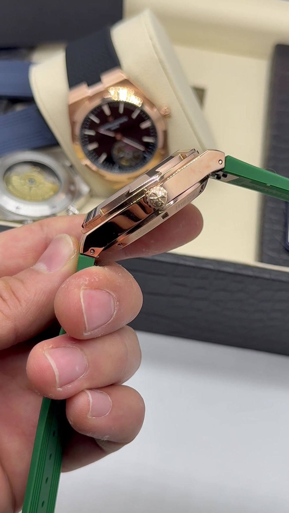 Thumbnail: Vacheron Constantin Overseas Turbilhão Aço/Rose 40mm, Mostrador Verde