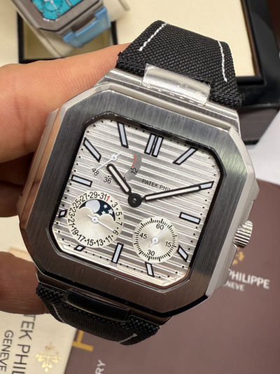 Patek Philippe Cubitus, Aço Fases da Lua 42mm, Mostrador Prata, Pulseira Nylon