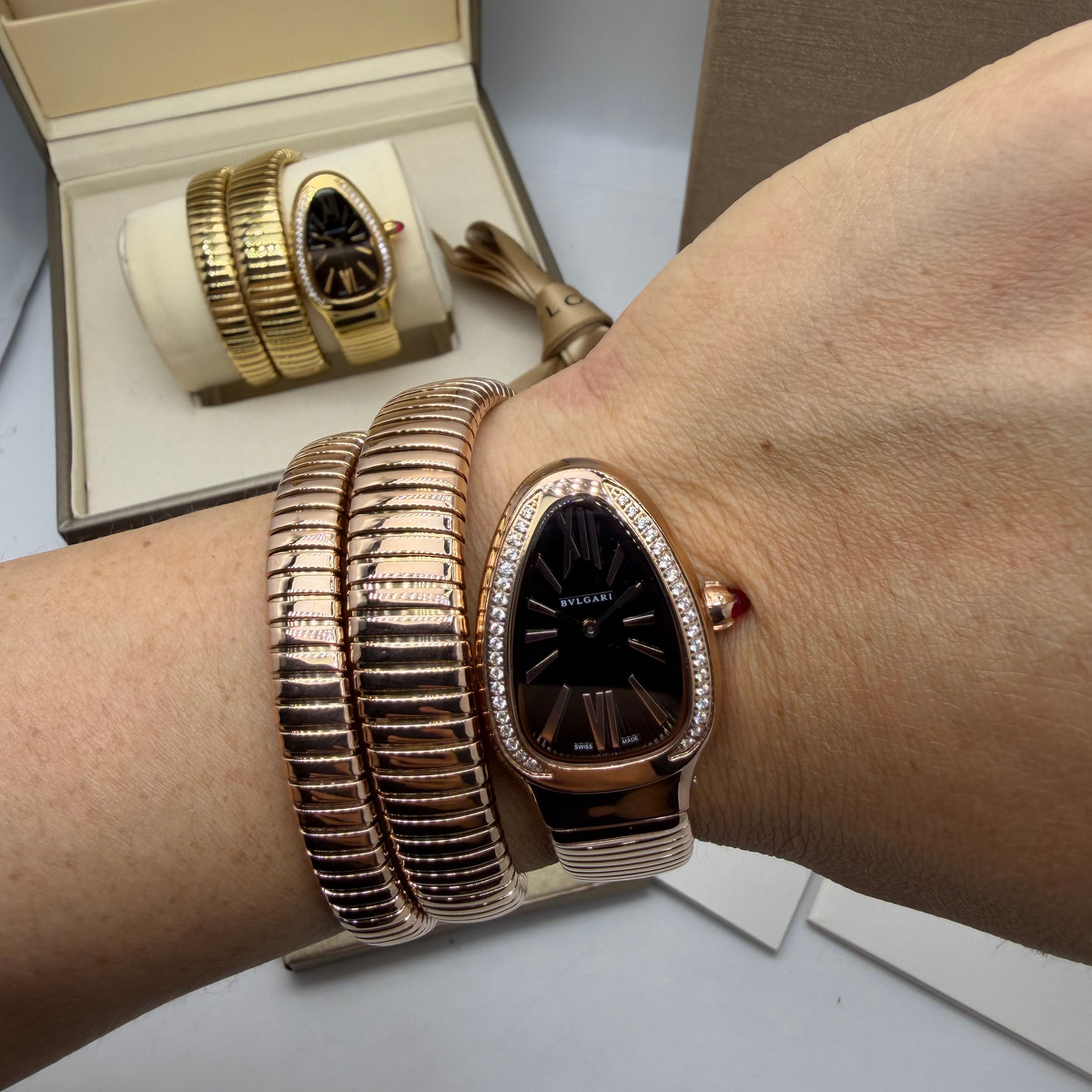 Bvlgari Serpenti Tubogas 02 Volta 35mm Aço/Rose Mostrador Preto - Cravejado