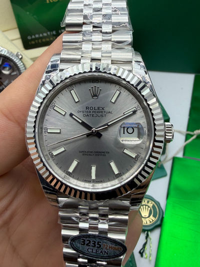 Rolex Datejust Aço 41mm, Mostrador Prata, Pulseira Jubilee - CLONE