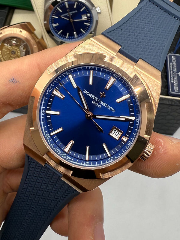 Vacheron Constantin Overseas Aço/Rose 40mm, Mostrador Azul