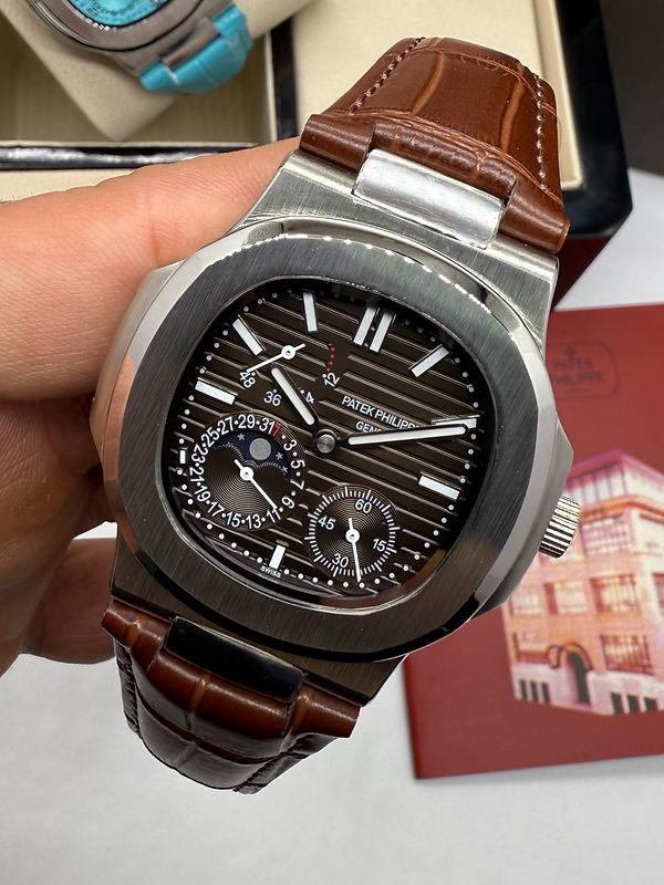 Patek Philippe Nautilus Fases da Lua 40mm, Aço, Mostrador Marrom