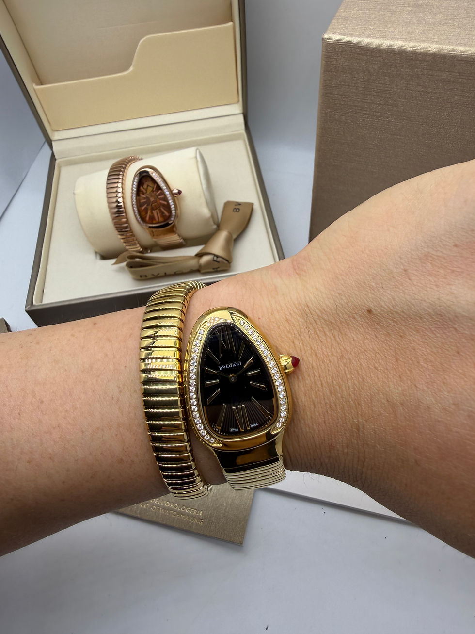 Miniatura: Bvlgari Serpenti Tubogas 01 Volta 35mm Aço/Dourado Mostrador Preto - Cravejado