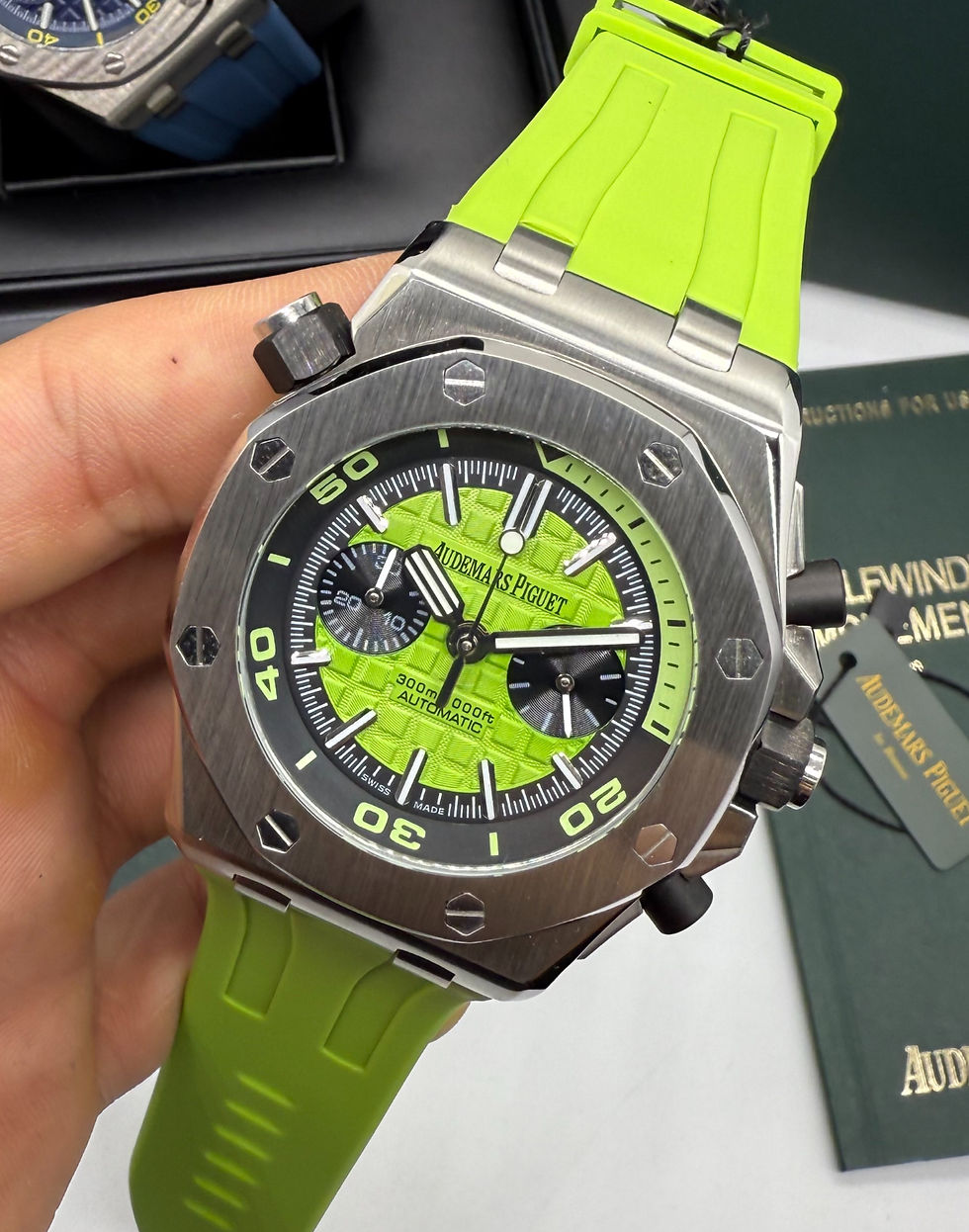 Audemars Piguet Royal Oak Offshore Diver Chrono 43mm, Mostrador Verde
