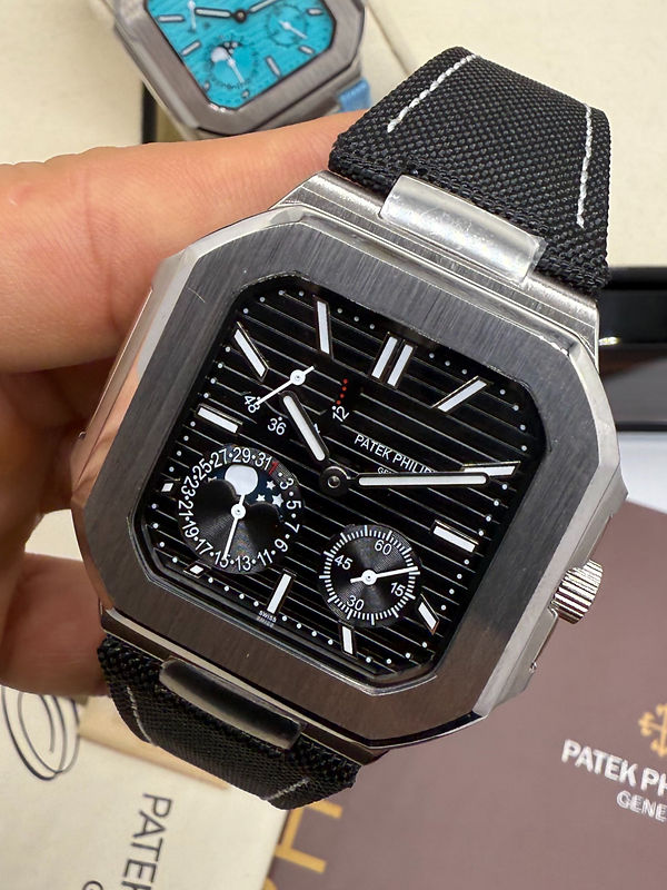Patek Philippe Cubitus, Aço Fases da Lua 42mm, Mostrador Preto, Pulseira Nylon