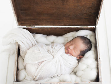 Newborn Photography in Vancouver BC by Rochelle Elise Photography