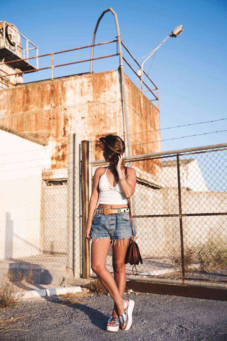 Crochet_top-Levis-Outfit-Summer-Beach-Wedges-Street_Style-9.jpg