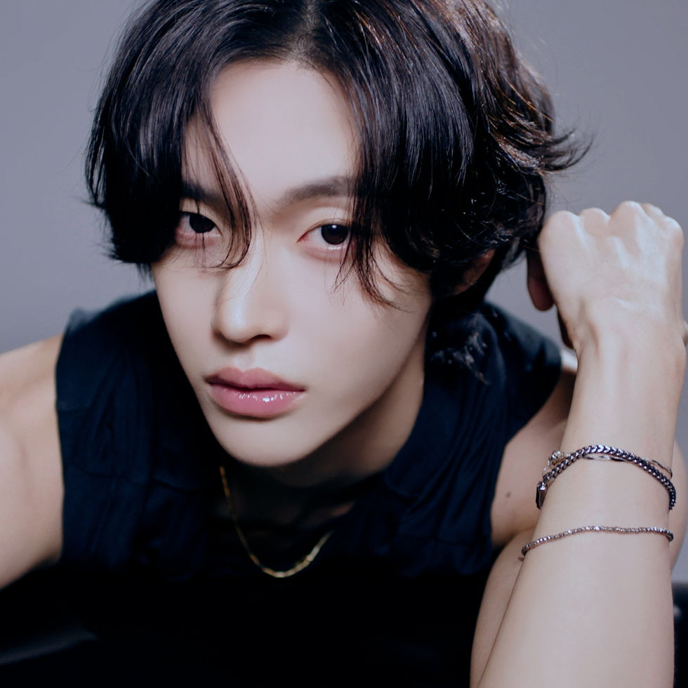 Eitherand x Riize Wonbin Shotaro 'Black White Cushion'