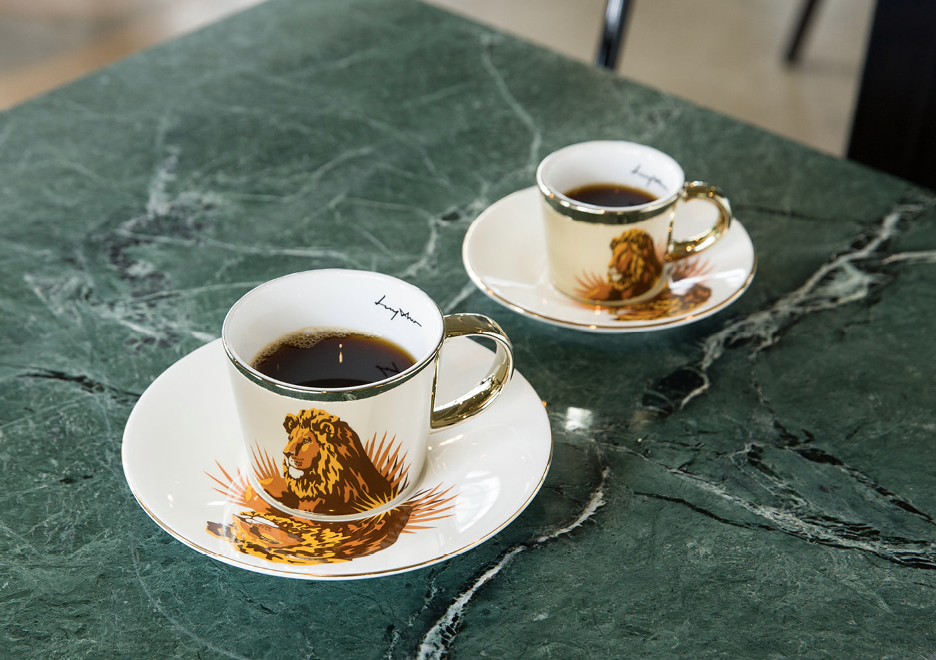 Thumbnail: LUYCHO tall cup & african lion