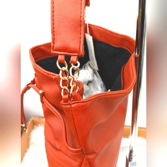 Прев'ю: Sag Harbor Fire Pocketbook