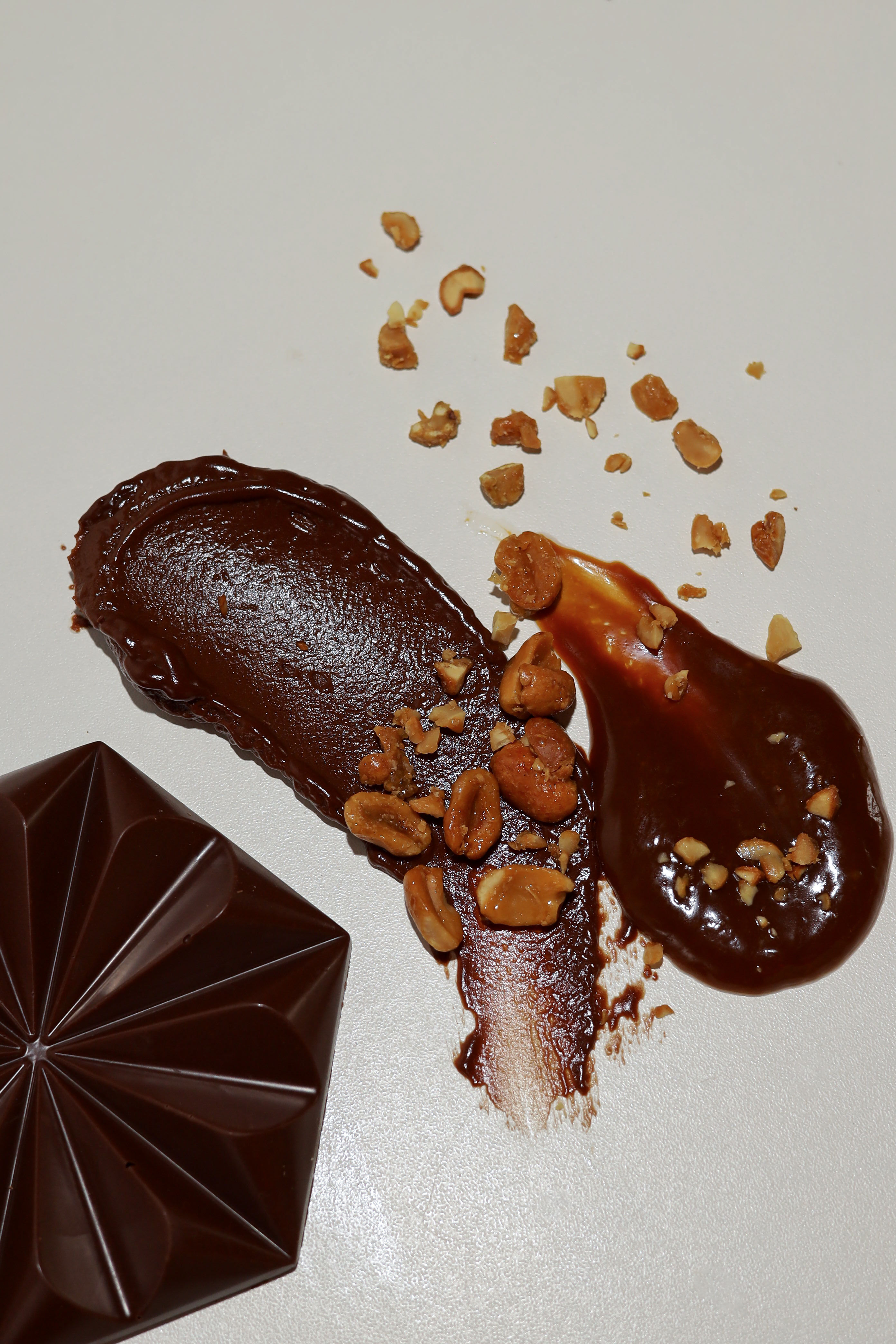 Ovo de páscoa caramelo com amendoim