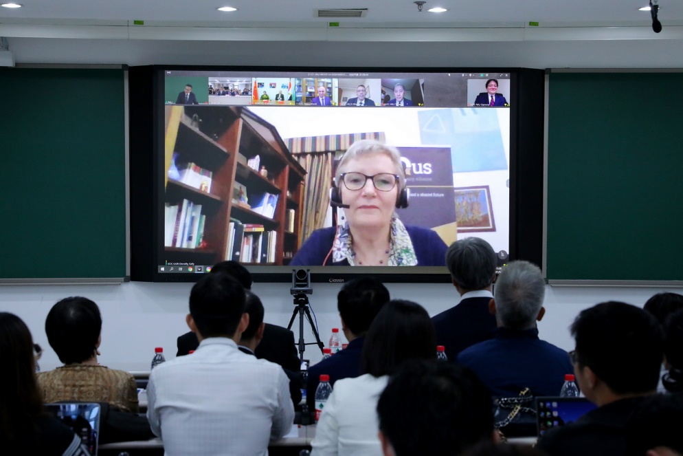 Dorothy Kelly, Vice Principal of Universidad de Granada, delivering remarks at the opening ceremony of the Global Open Courses Program