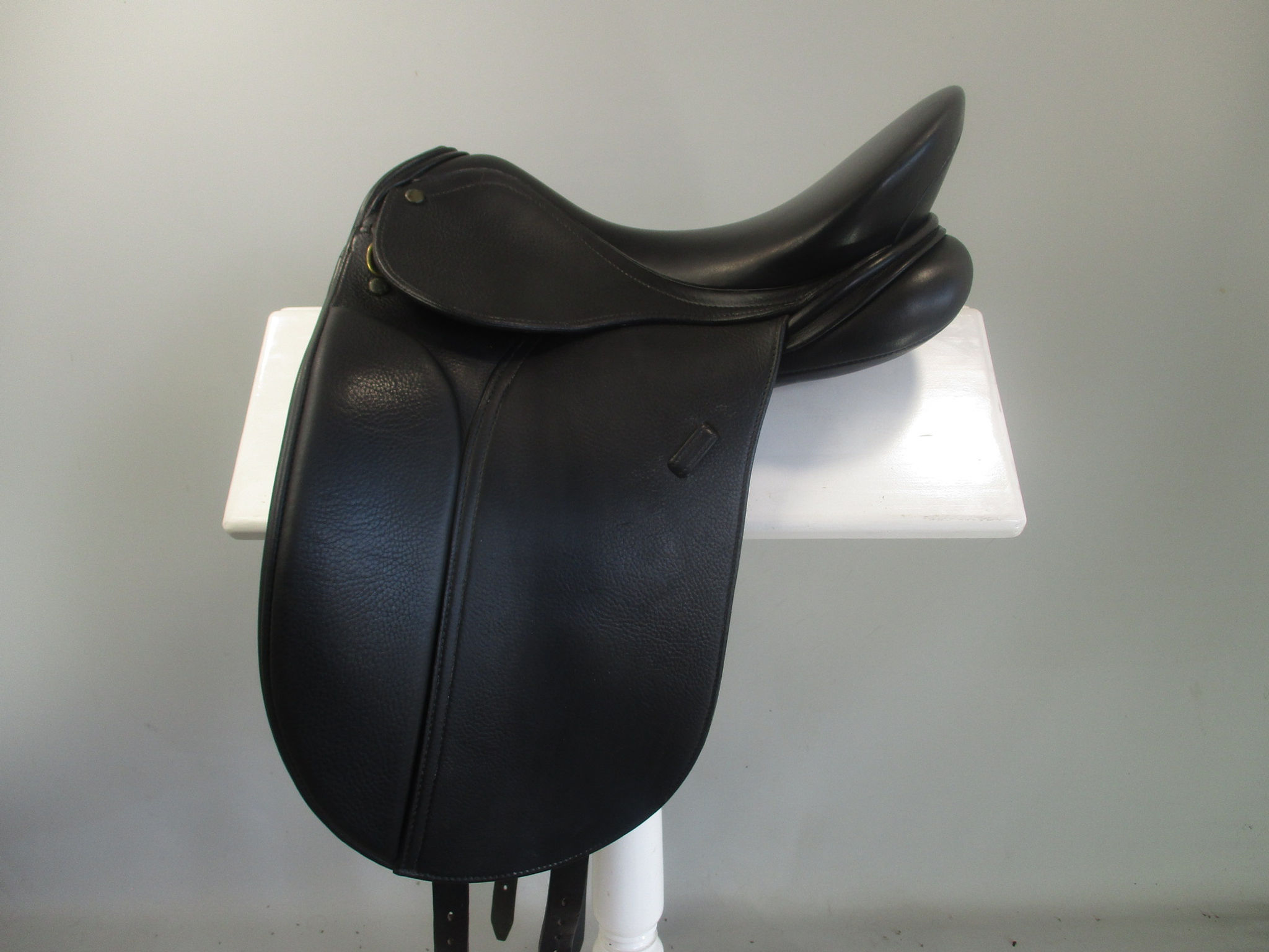 Peter Horobin Classic Show / Dressage Saddle 16.5" W