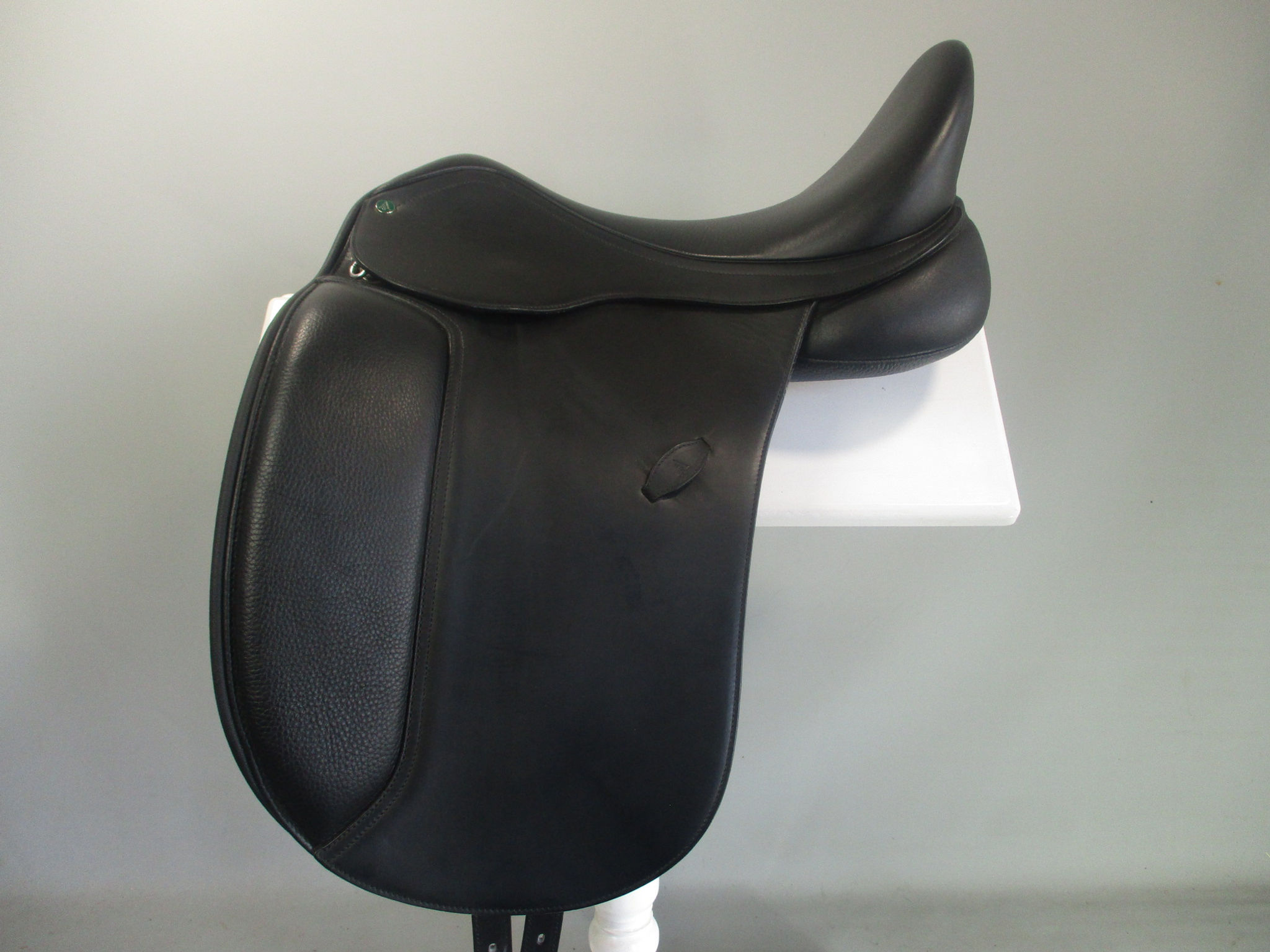 Arena Dressage Saddle 17.5"