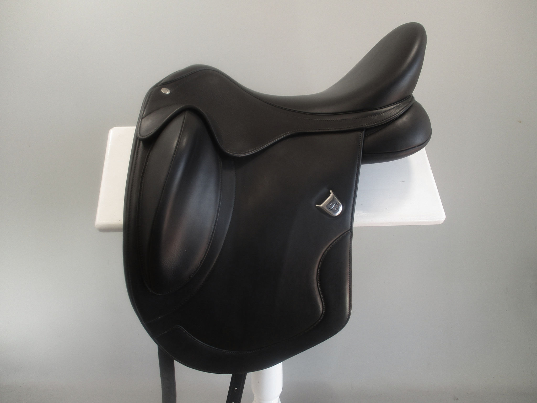 Bates Artiste Luxe Dressage Saddle Size 0 16.5"-17"