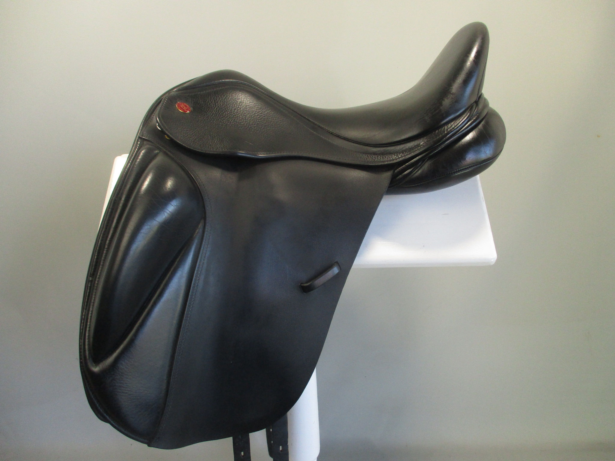 Kent and Masters Surface Block Dressage Saddle 17.5"