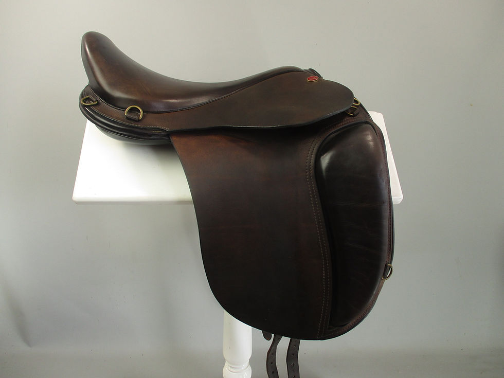 Thumbnail: Strada Dressage / Endurance Saddle 17" 2XW