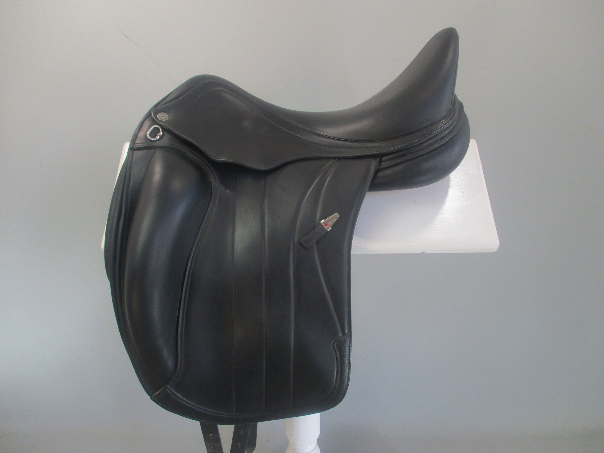 Equipe Viktoria Dressage Saddle 17" M+1
