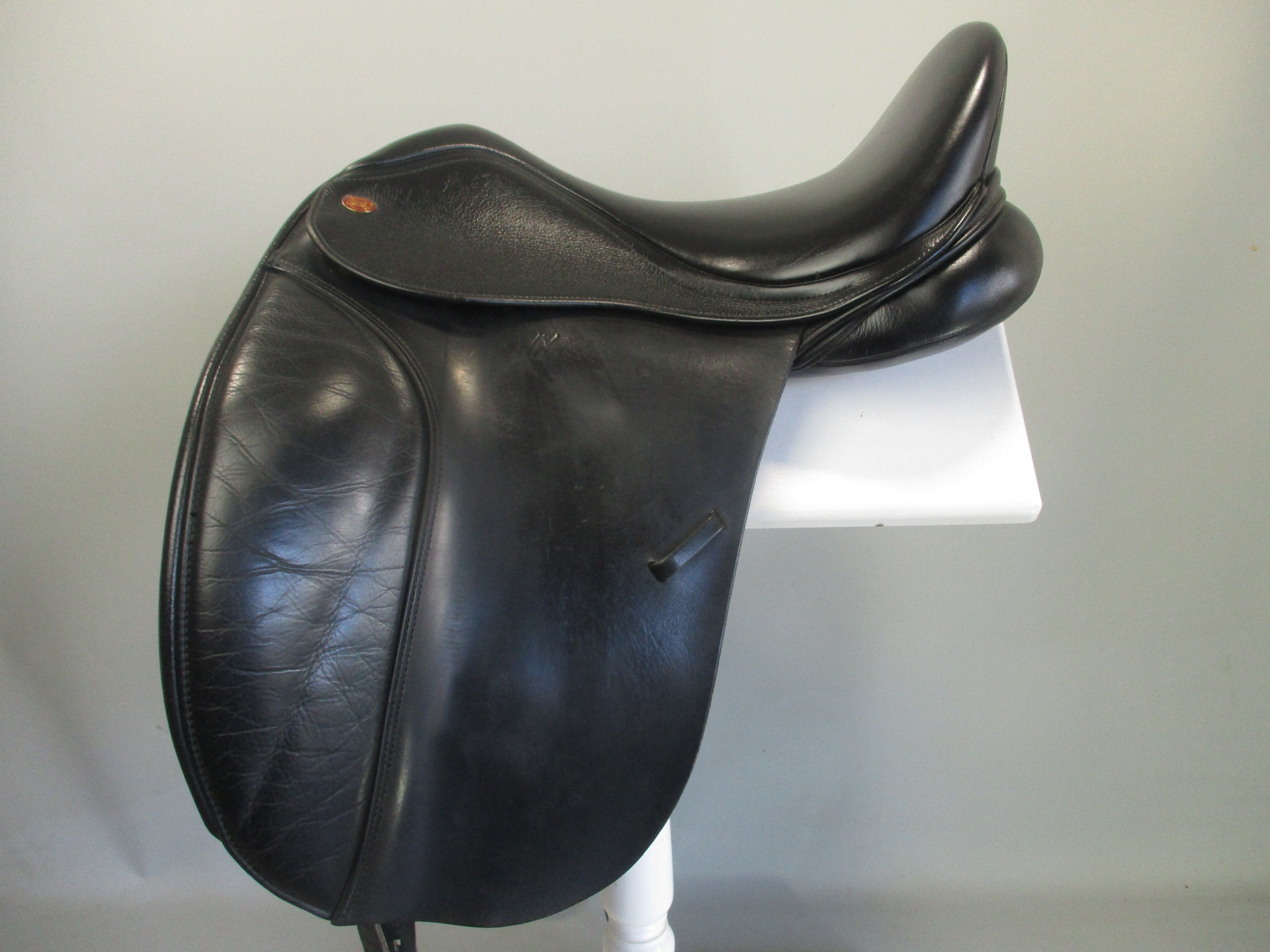 Kent and Masters Low Profile Dressage Saddle 17.5"