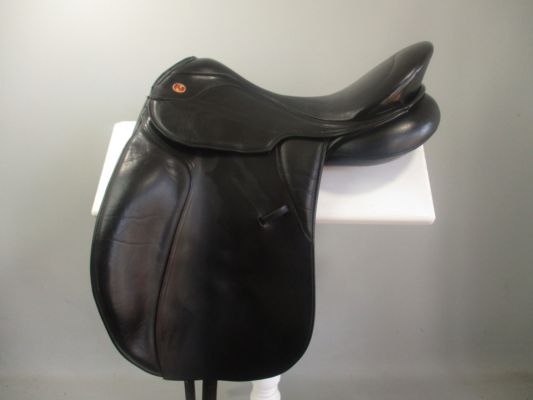 Kieffer Innsbruck Dressage Saddle Size 2 17.5" MW