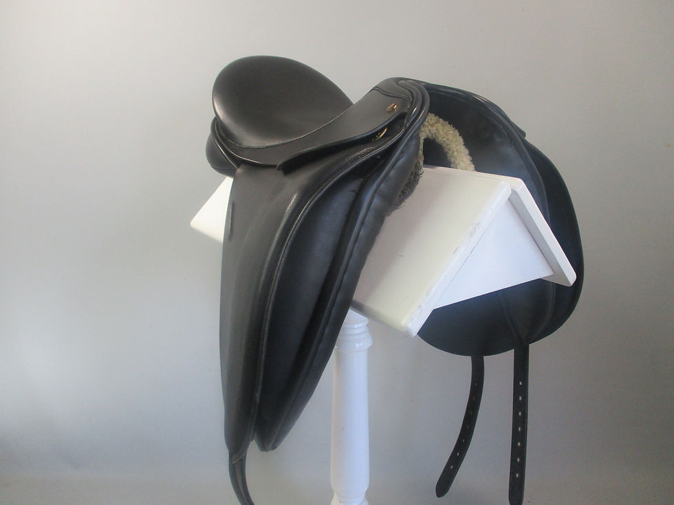 Thumbnail: King (Windsor) Dressage Saddle 17" No4 fit  MW-W
