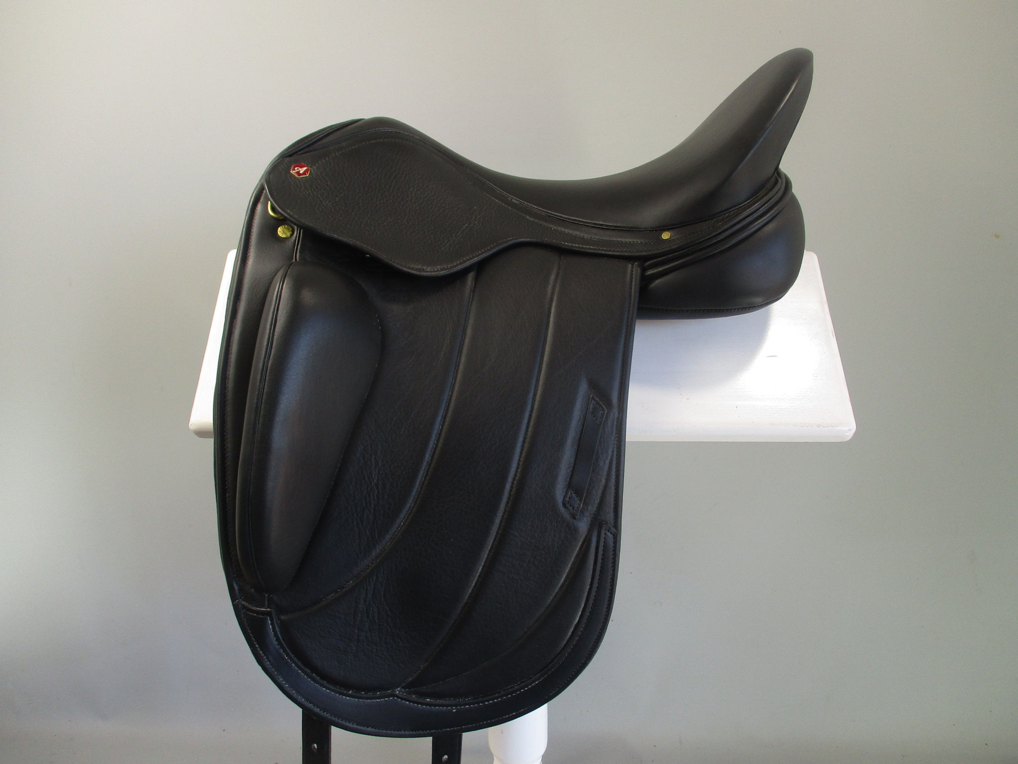 Albion Fabrento Dressage Saddle 17.5" MW