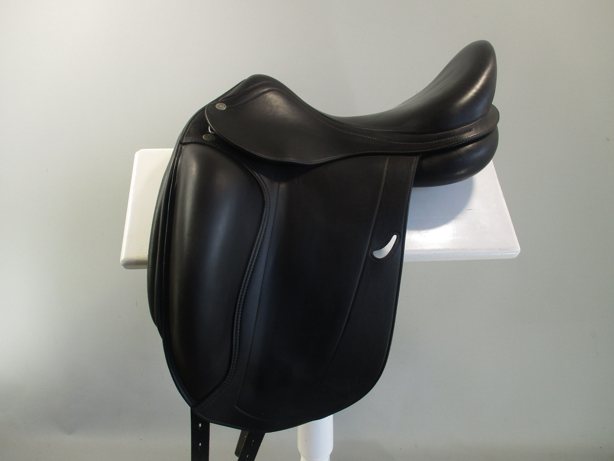 Equipe Emporio Dressage Saddle 16" MW/W