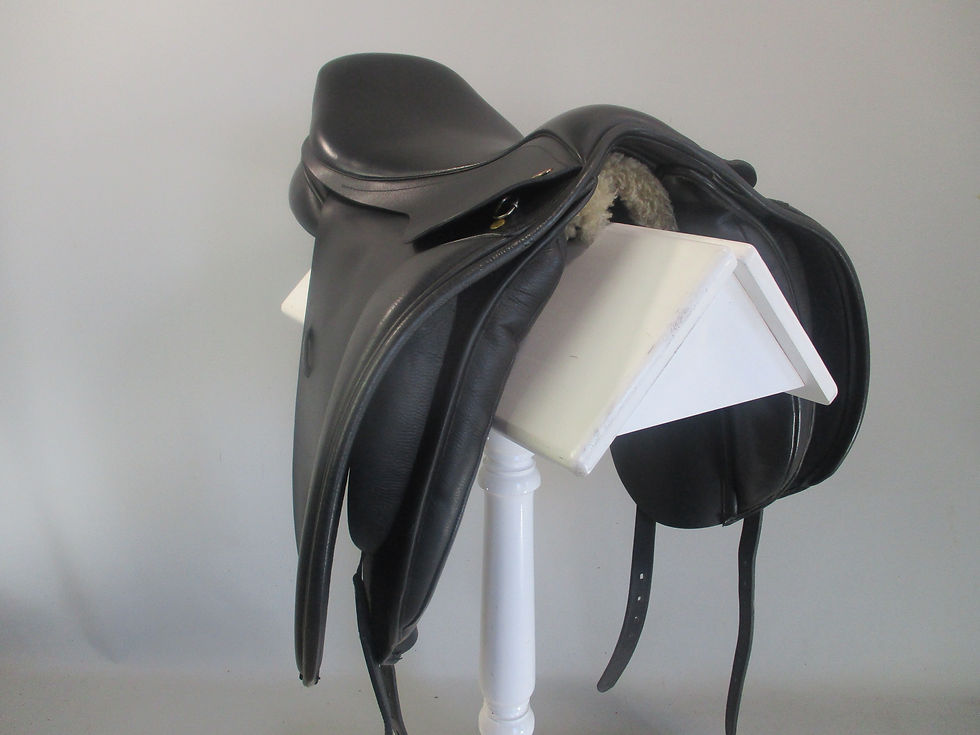 Thumbnail: Kent and Masters Cob Dressage Saddle 17.5"