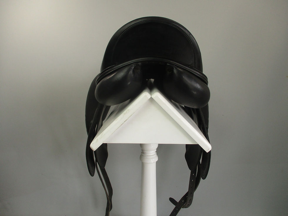 Thumbnail: Amerigo Cortina Pinerola Dressage Saddle 17" MW