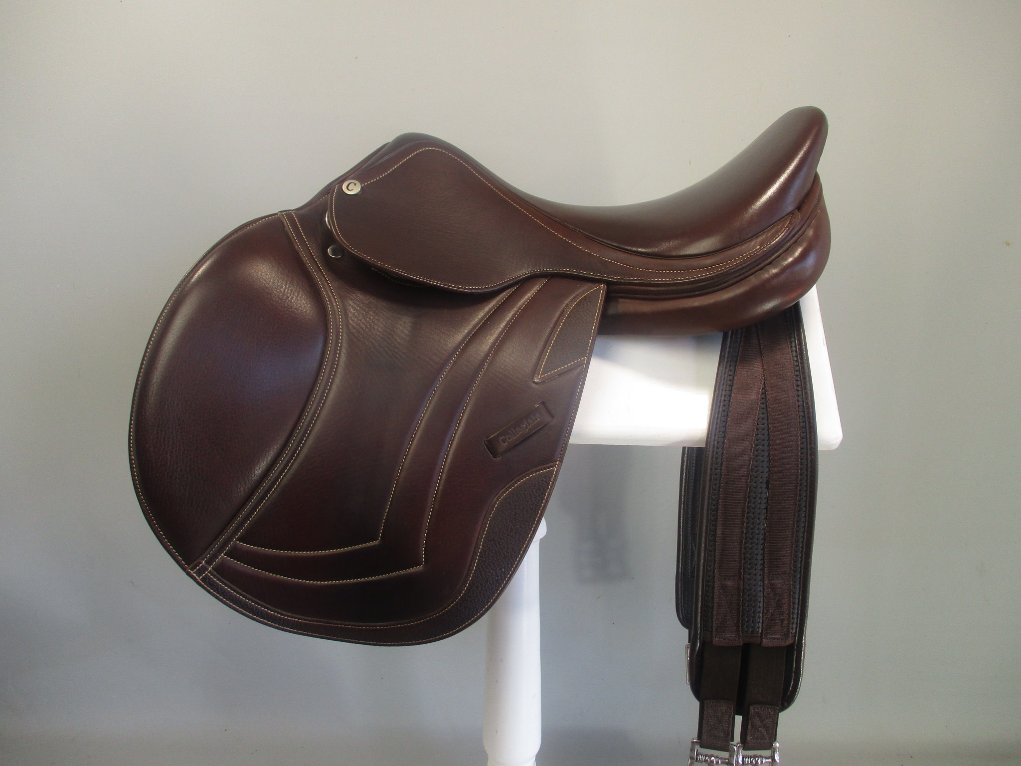 Collegiate Triumph Jump Saddle 17"