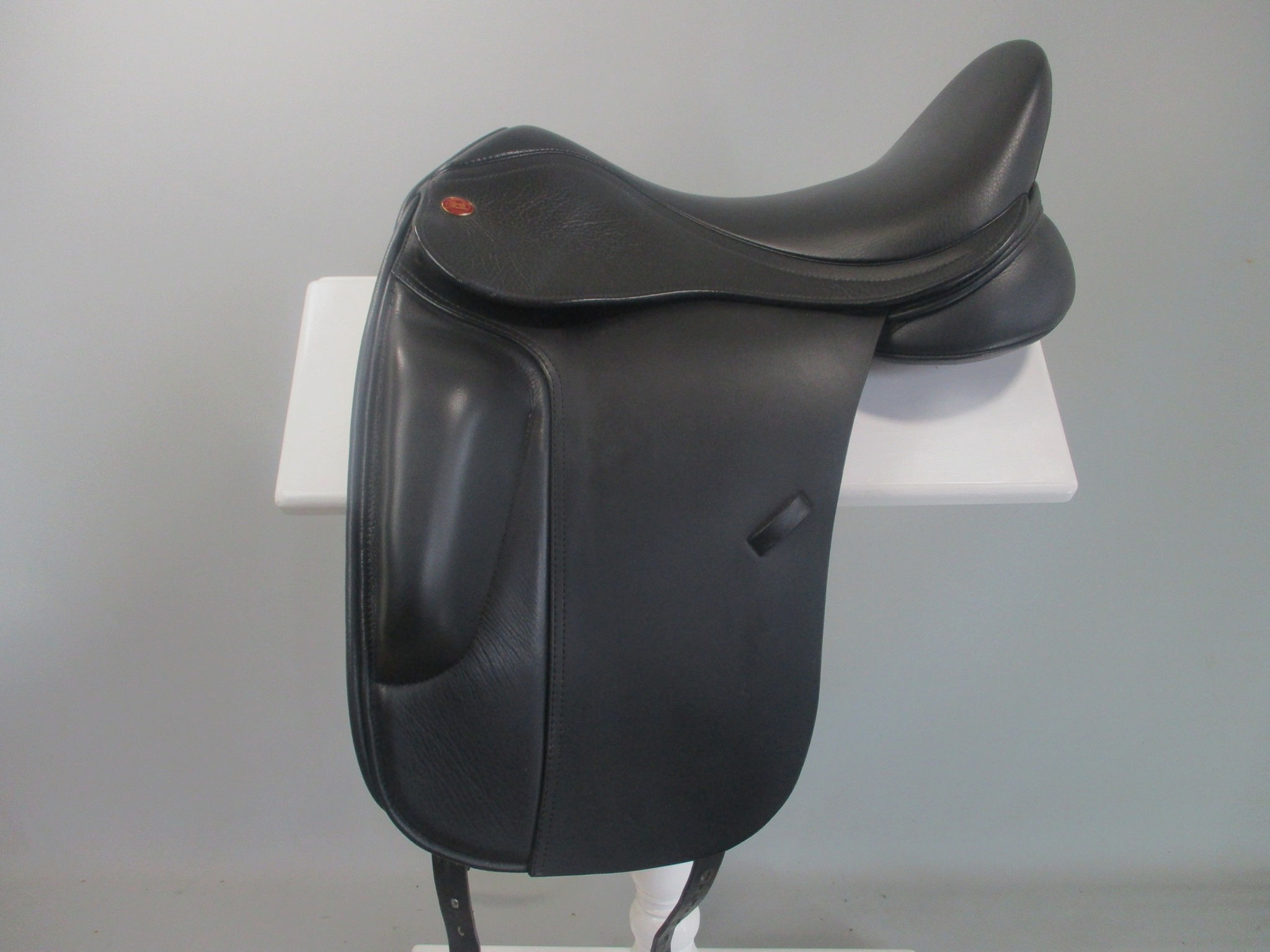 Kent and Masters Surface Block High Profile Dressage Saddle 17"