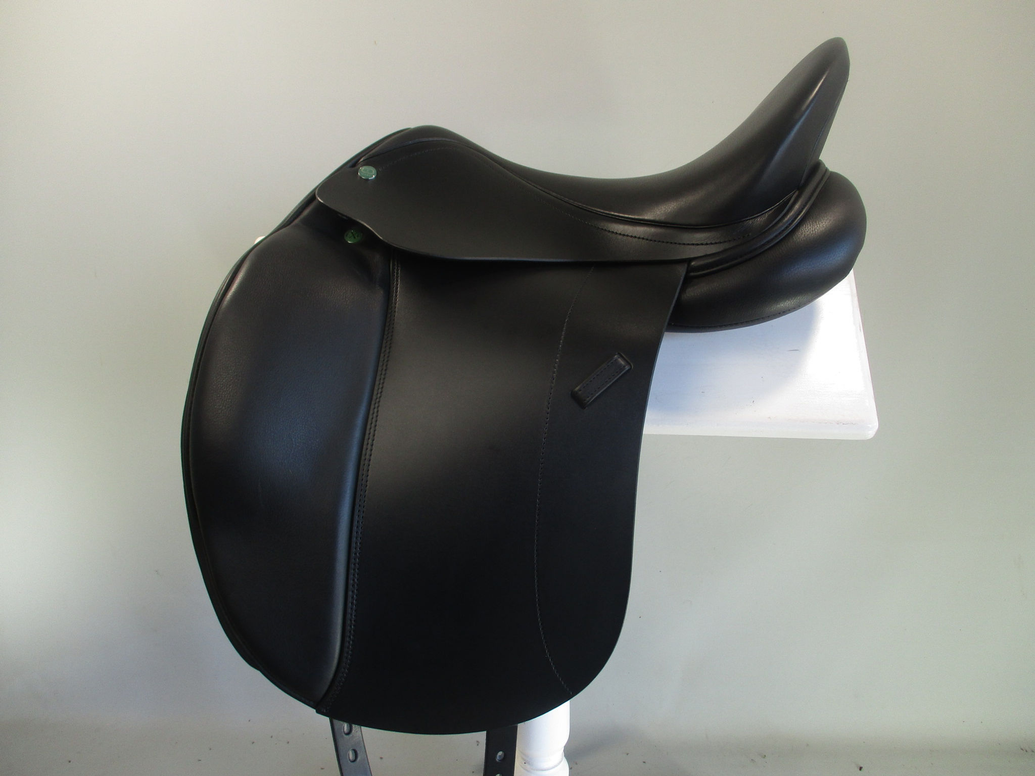 Crosby Dressage Saddle 17"