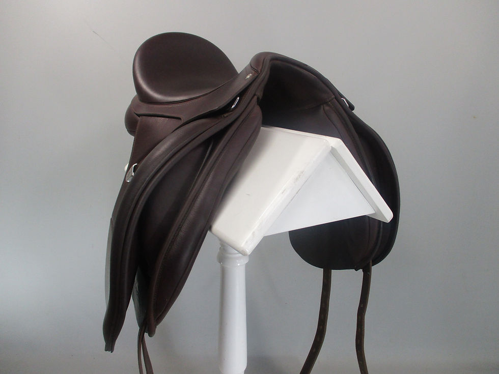 Thumbnail: Bates Luxe Isabell Dressage Saddle 17"