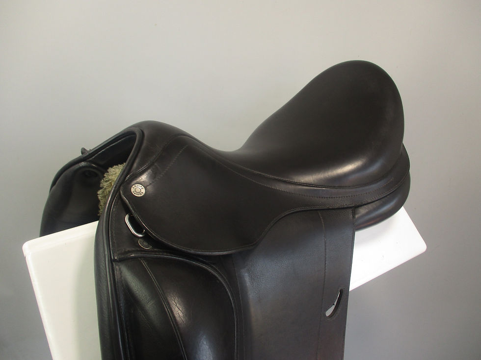 Thumbnail: Equipe Emporio Dressage Saddle 17" +1/MW