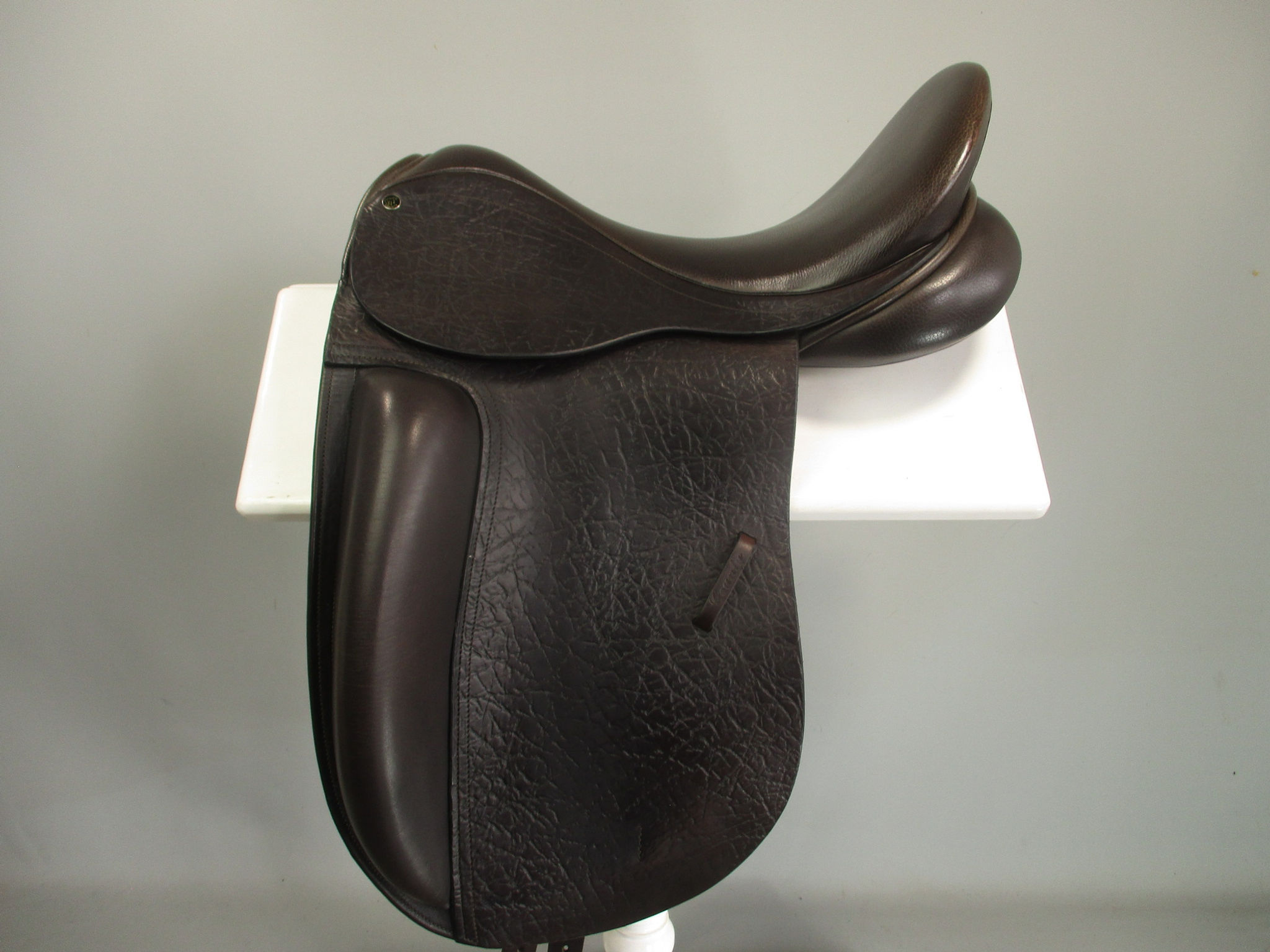 County Fusion Dressage Saddle 17.5" M/MW *BROWN*