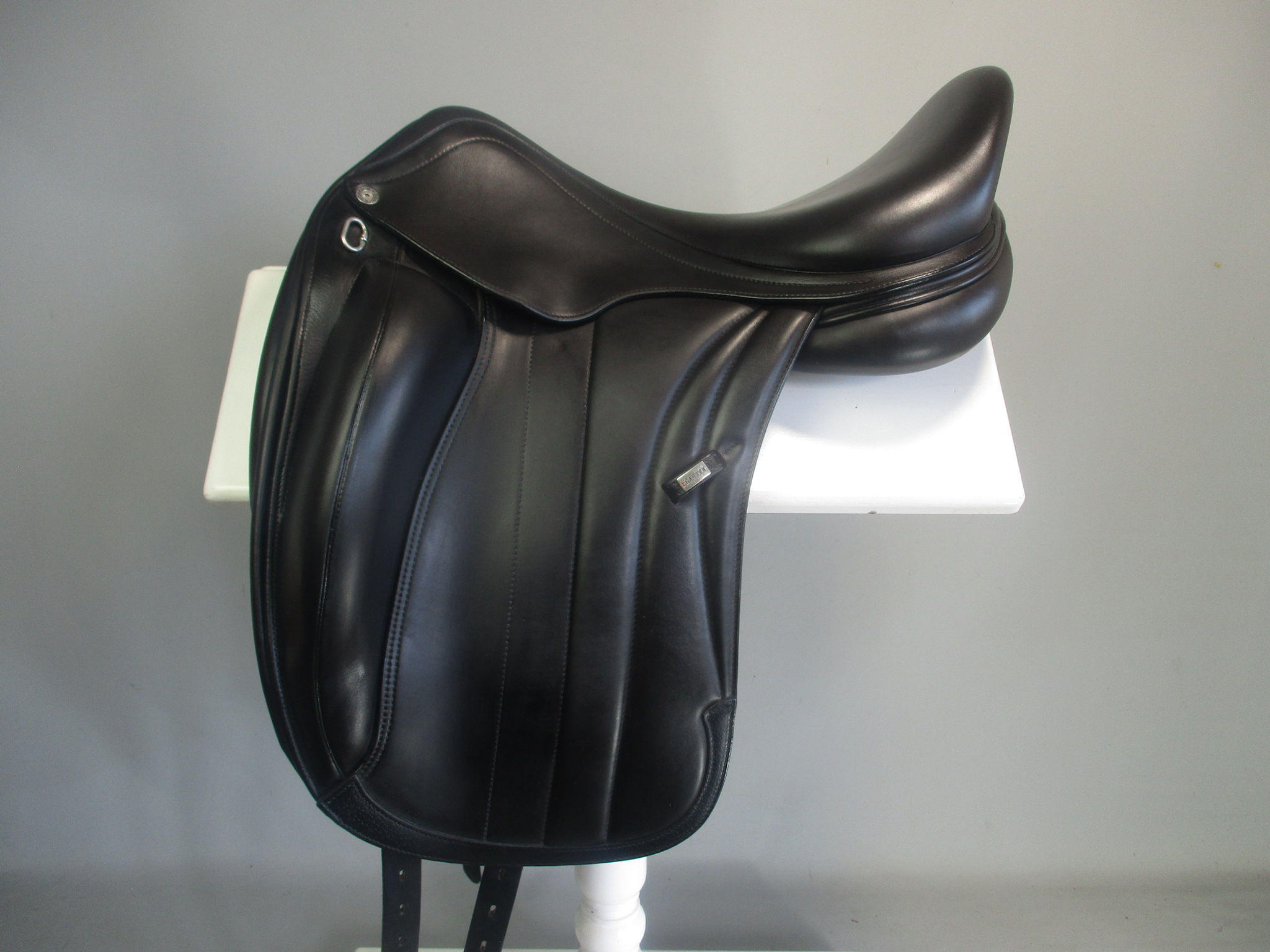 Equipe Viktoria Dressage Saddle 17.5" M