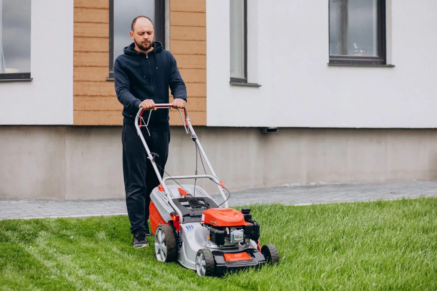 benefits of hiring a professional lawn care service