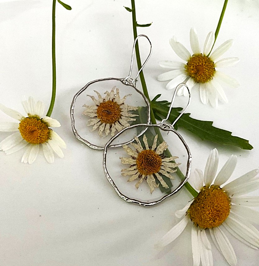 B. d'oreilles Marguerites (Rondes/Inox)-Daisy Earrings (Round/S. Steel)