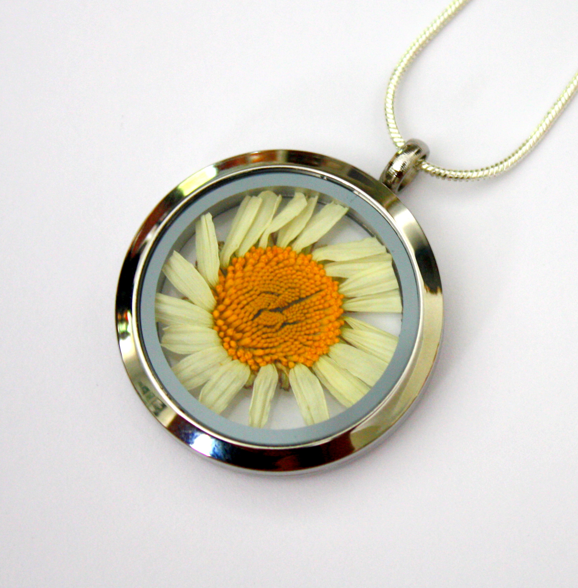 Loquet Marguerite-Daisy Locket