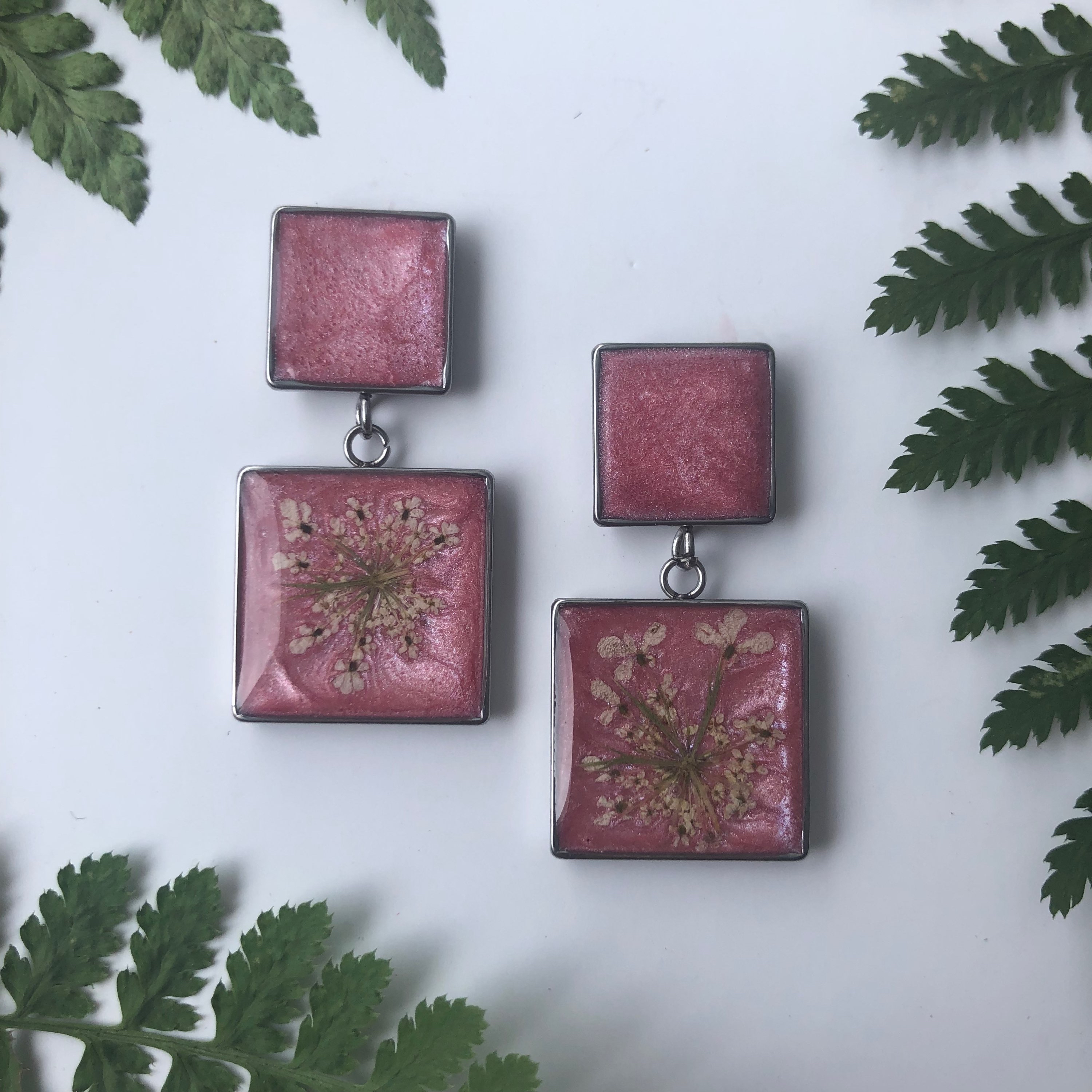 B. oreilles carrées Carotte sauvage (rose)-Queen Anne's lace square earrings