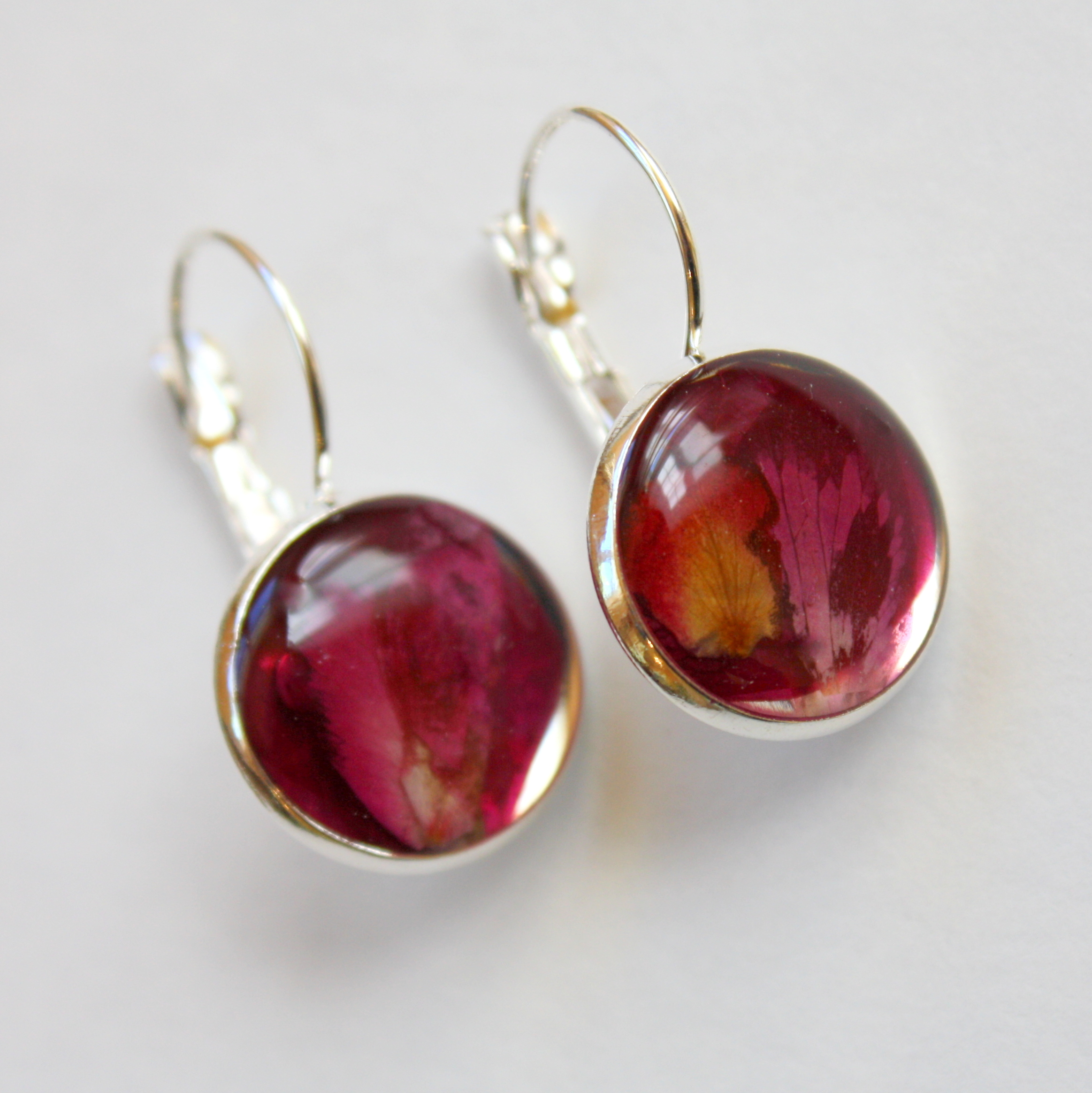 Boucles d'oreilles pétales de rose-Rose petal earrings petal