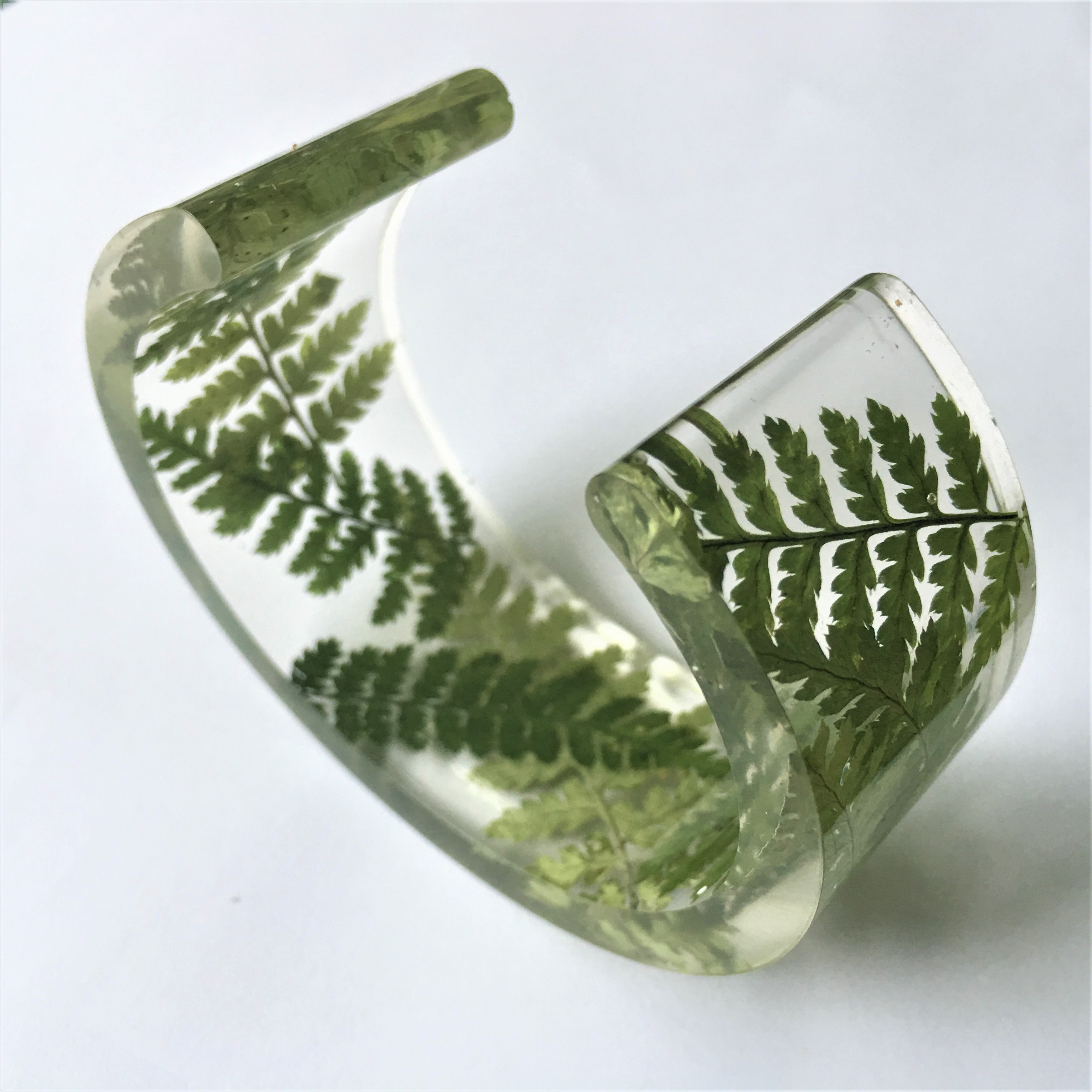 Bracelet résine fougère (grandeur universelle)-Fern resin bangle (universal size