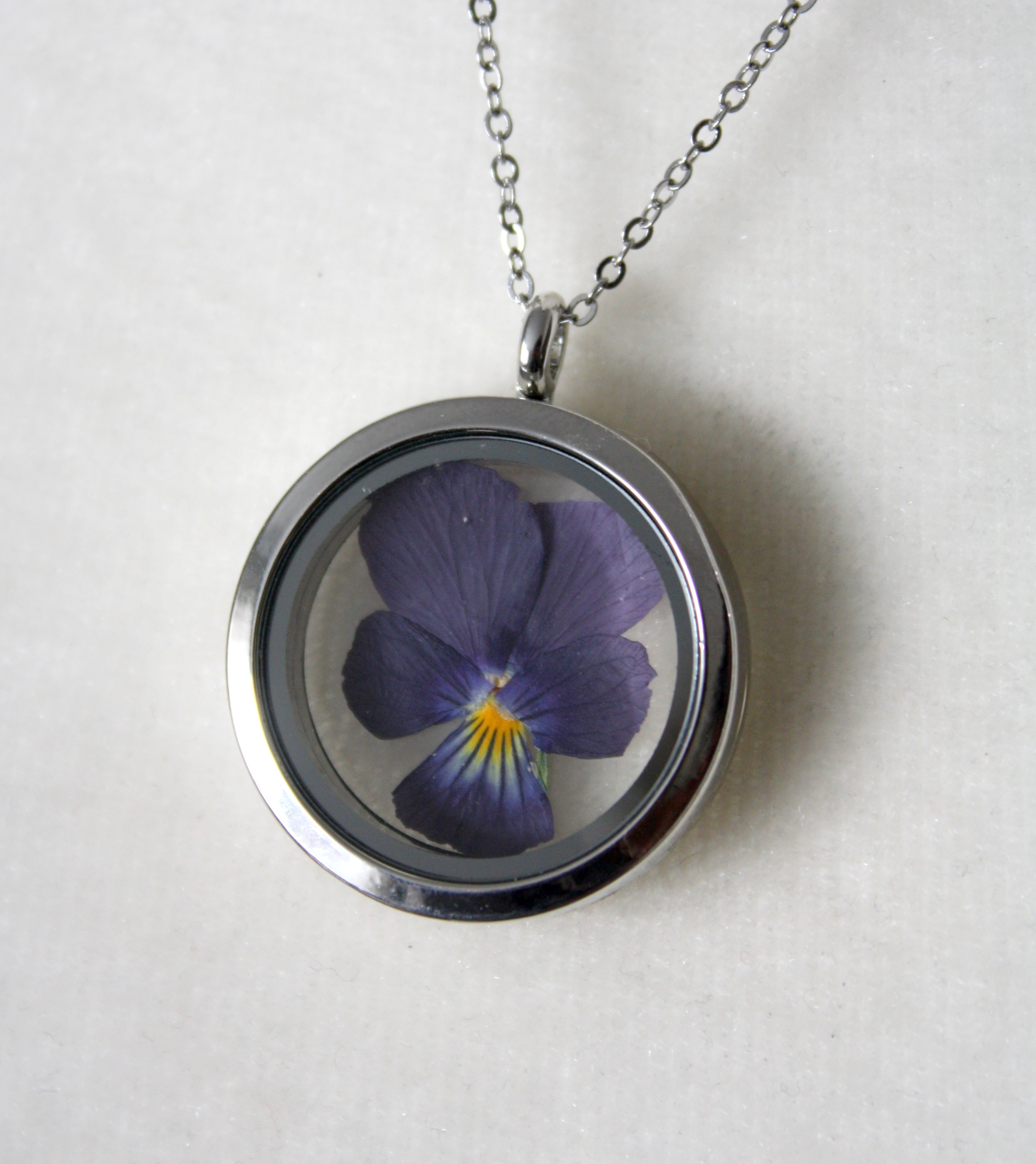 Loquet "pensée"-Pansy locket