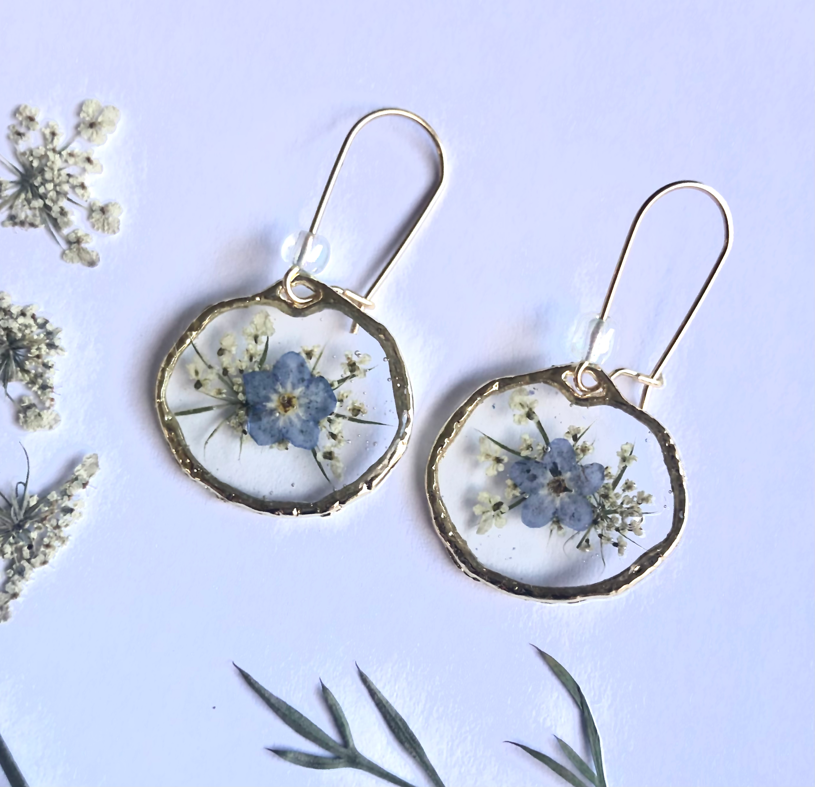 Boucles myosotis-carotte sauvage (or)-Wild carrot-forget-me-not earrings (gold)