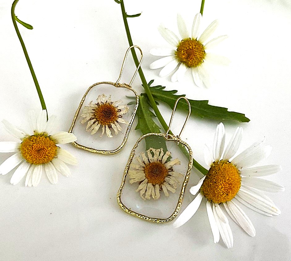B. d'oreilles Marguerites (rect/or)-Daisy Earrings (rect/gold)