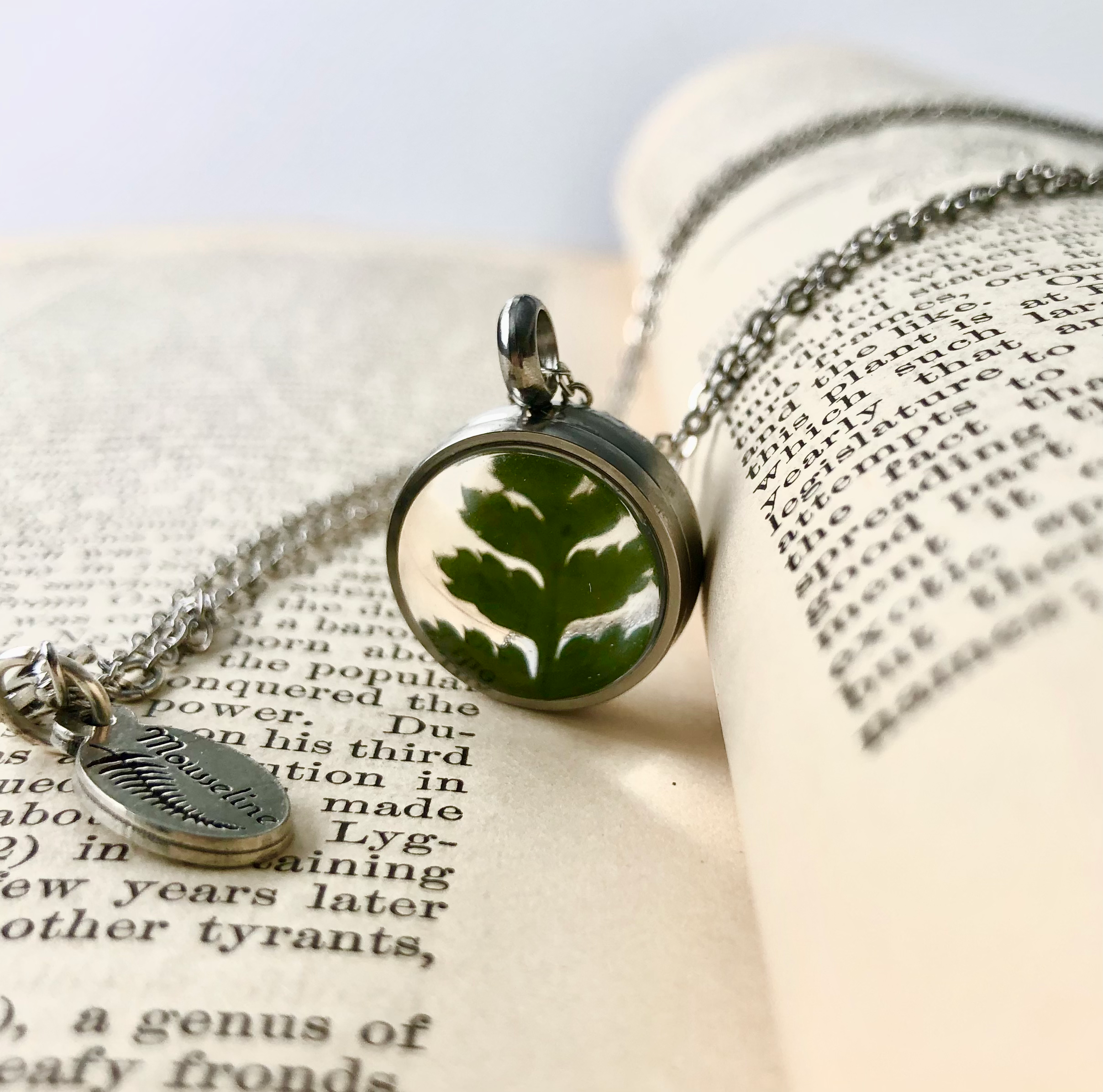 Collier sphérique fougère (verre)-Fern Glass Sphere Necklace